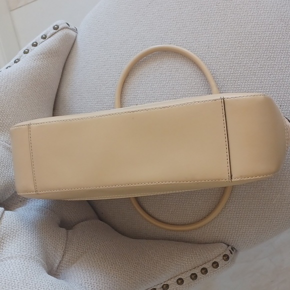 Etienne Aigner Spacious Woven Zippered Bag - Picture 6 of 16